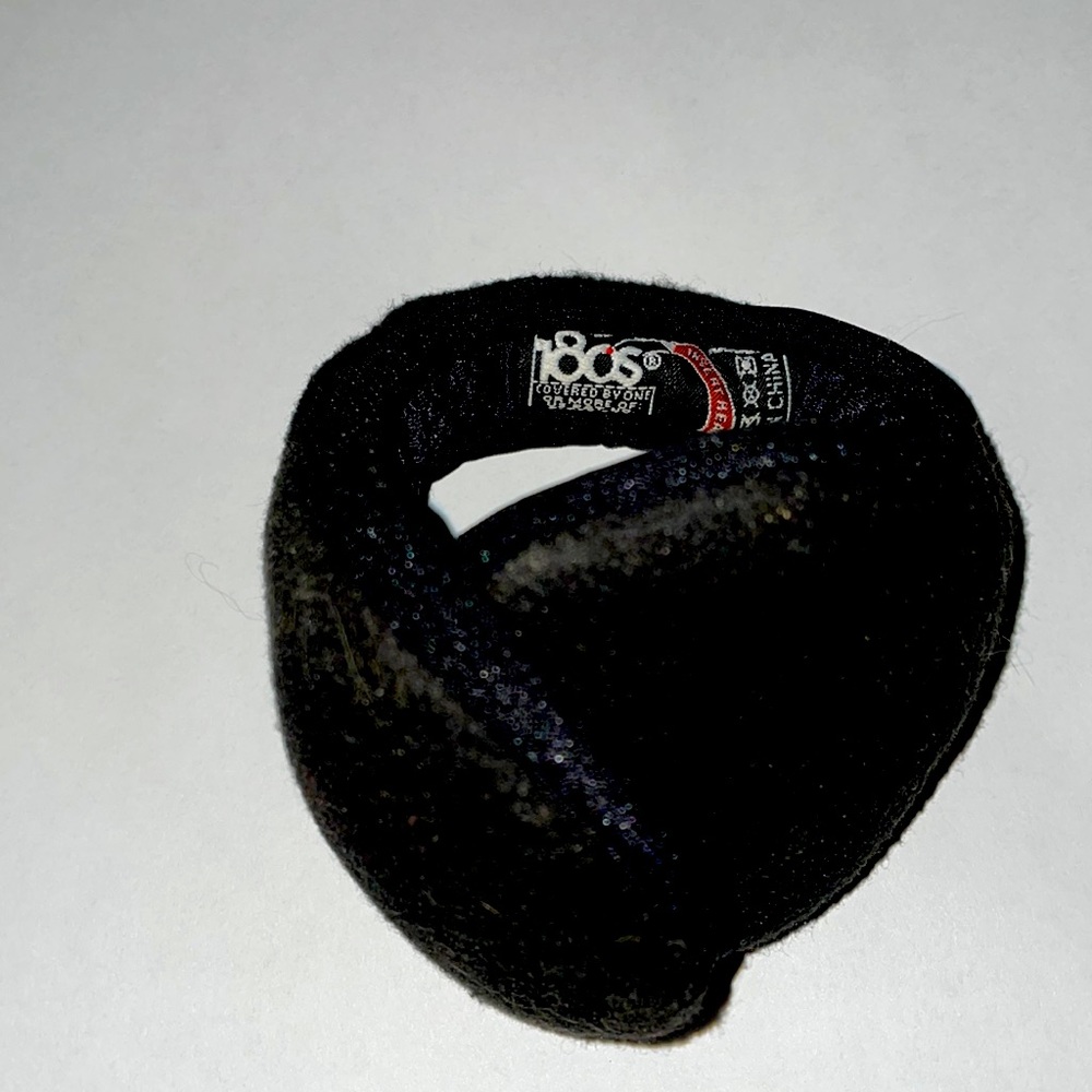 Like New 180s Earmuffs for women in black   Best rated earmuffs on Internet